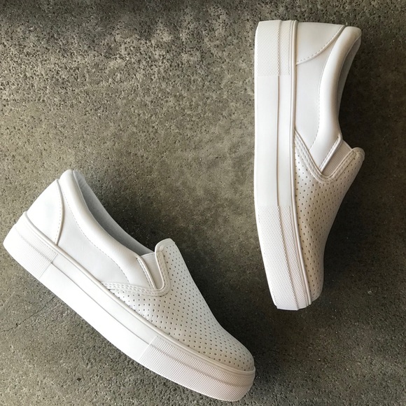 NEW Croft White Pinhole Platform Fashion Sneakers - Picture 2 of 7